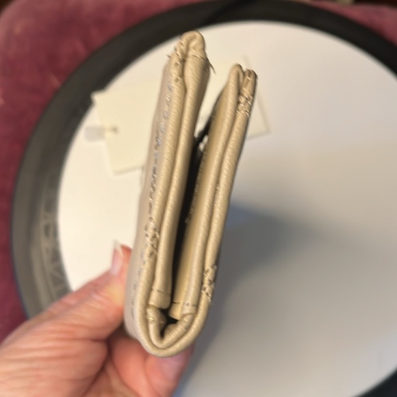 H. Halston NWT Wallet  ID holder coin purse quilted  Taupe  5.5”w x 3.5”h x .75d - Picture 4 of 15